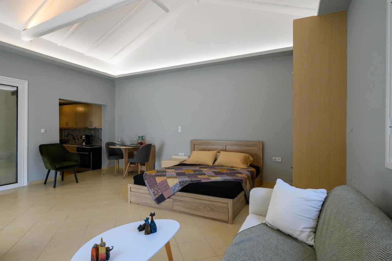 Zen Hut Apartment Kalamata Bagian luar foto