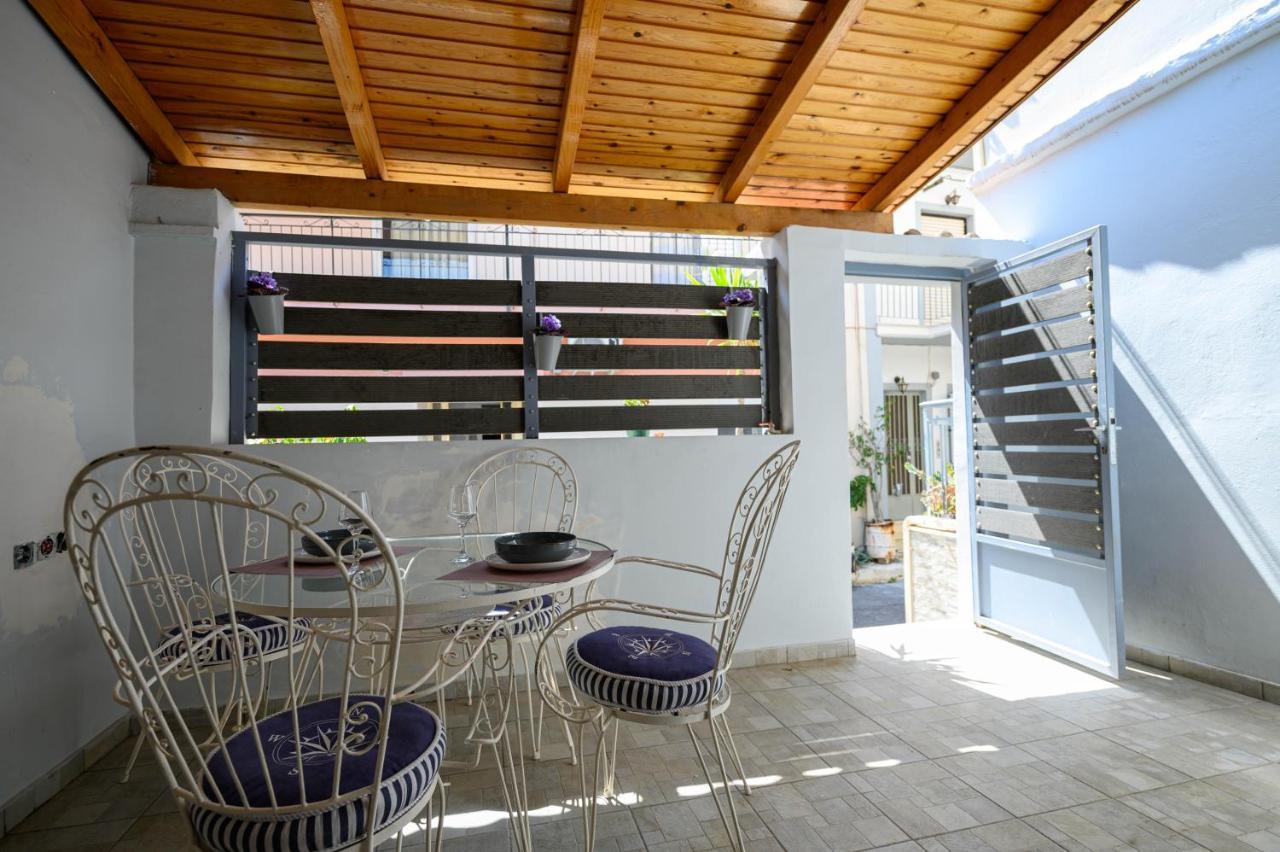 Zen Hut Apartment Kalamata Bagian luar foto